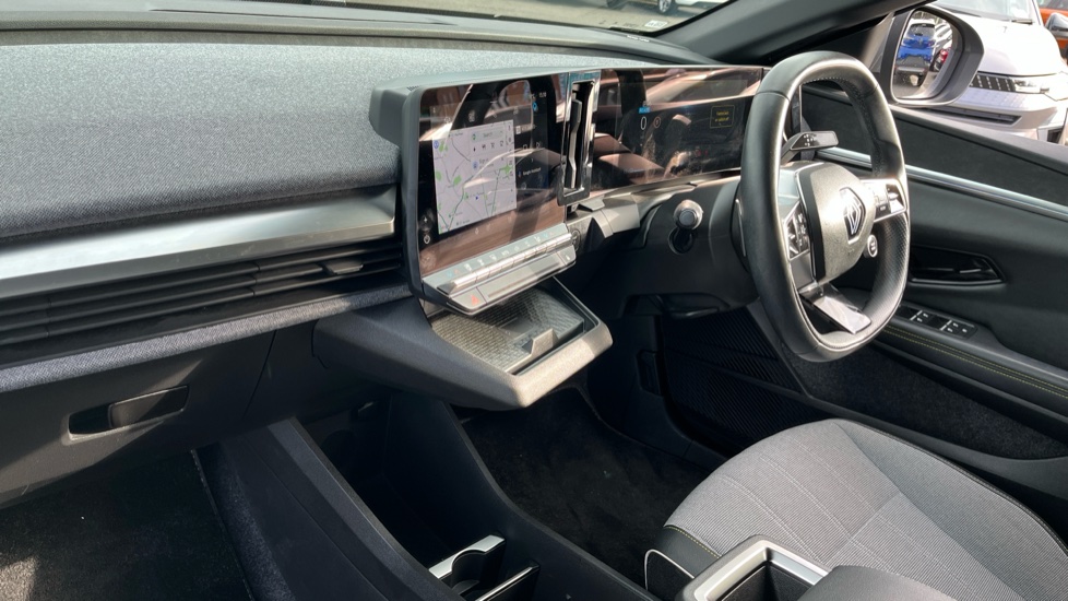Renault Megane E-Tech EV60 160kW Iconic 60kWh Optimum Charge 5dr Auto Electric Hatchback - Image 9