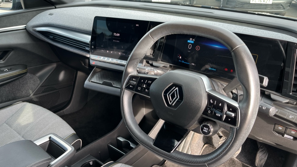 Renault Megane E-Tech EV60 160kW Iconic 60kWh Optimum Charge 5dr Auto Electric Hatchback - Image 11