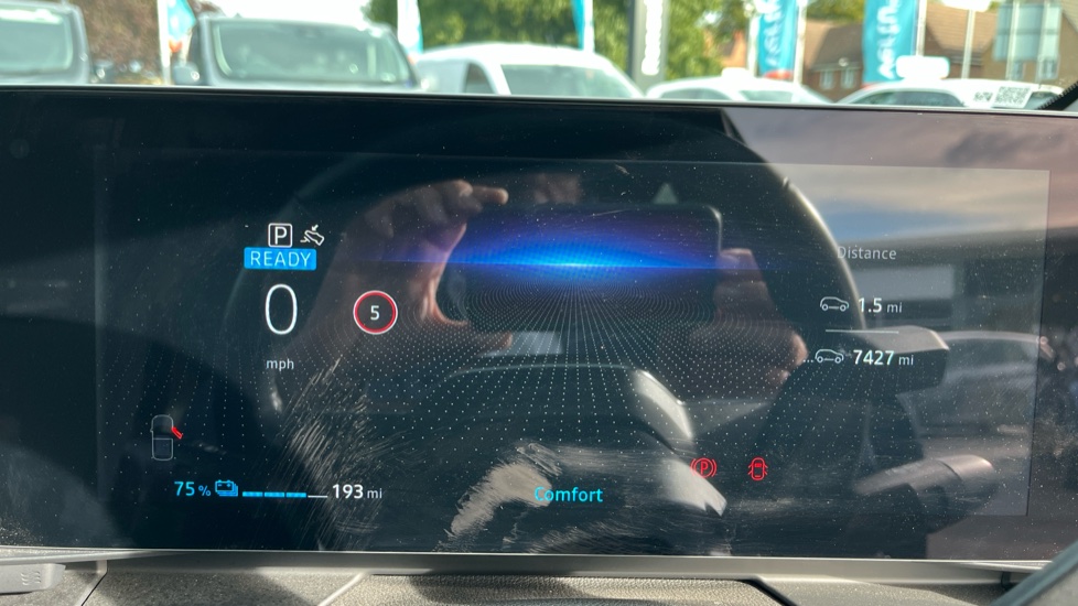 Renault Megane E-Tech EV60 160kW Iconic 60kWh Optimum Charge 5dr Auto Electric Hatchback - Image 18