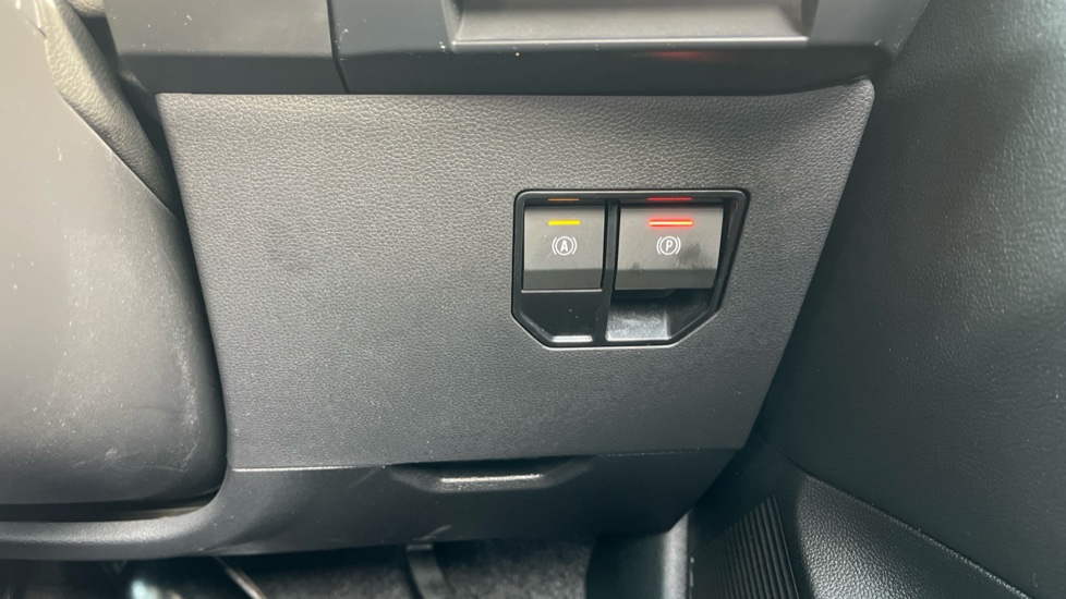Renault Megane E-Tech EV60 160kW Iconic 60kWh Optimum Charge 5dr Auto Electric Hatchback - Image 24