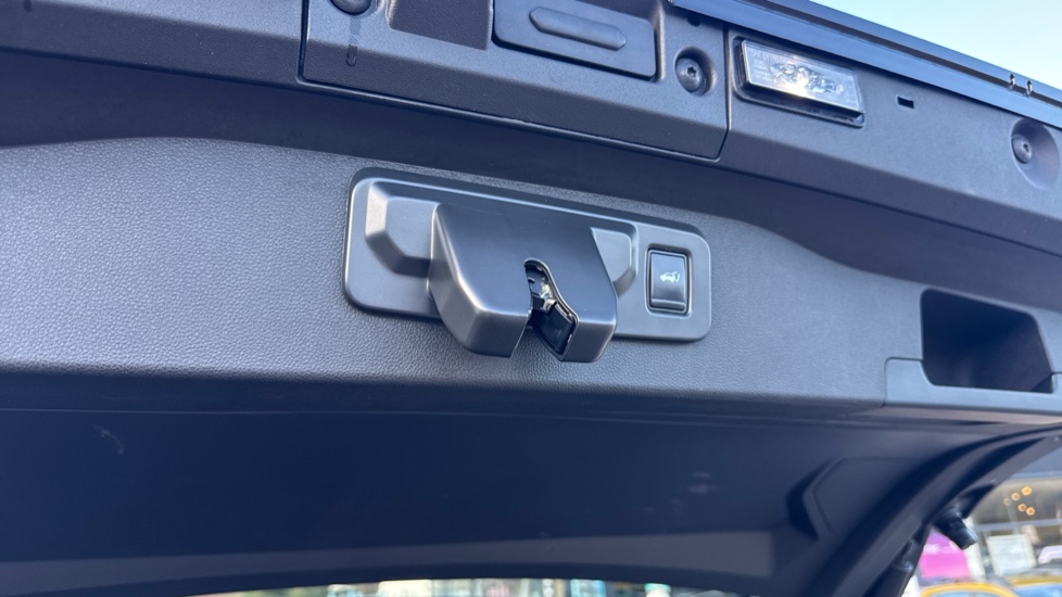 Renault Scenic E-Tech 160kW Esprit Alpine 87kWh Long Range 5dr Auto Electric Estate - Image 36