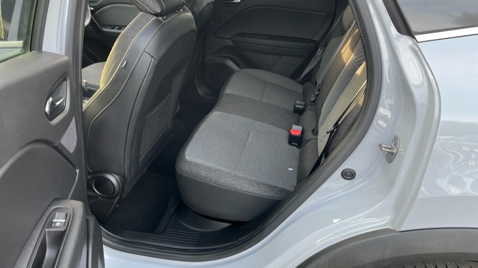 Renault Symbioz 1.6 E-Tech FHEV 145 Techno 5dr Auto Hybrid Estate - Image 16