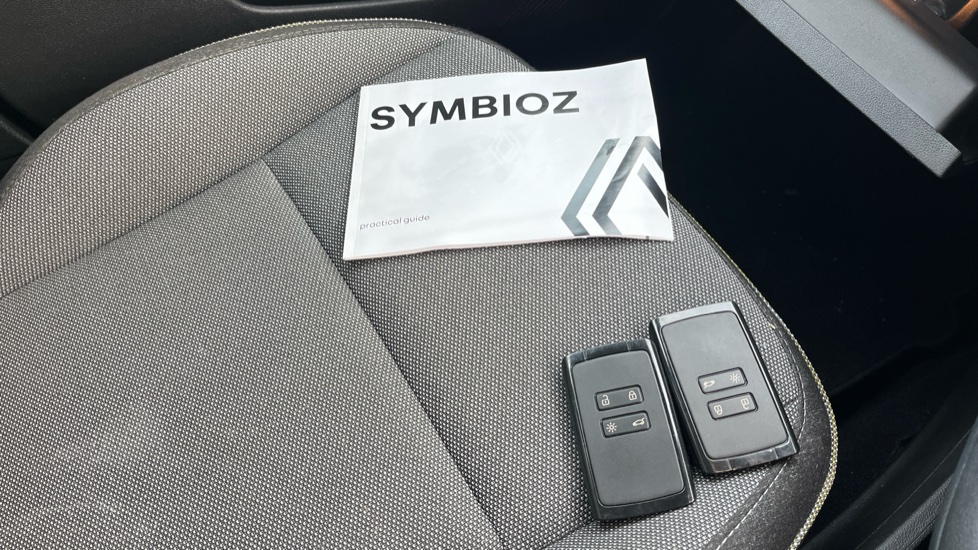 Renault Symbioz 1.6 E-Tech FHEV 145 Techno 5dr Auto Hybrid Estate - Image 19