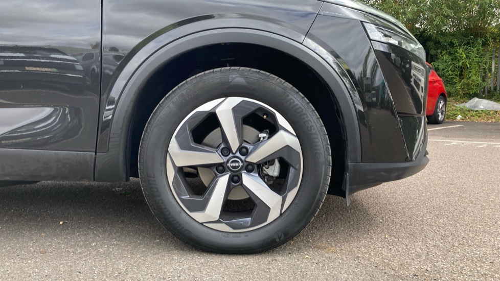 Nissan Qashqai 1.3 DiG-T MH N-Connecta 5dr Petrol Hatchback - Image 7