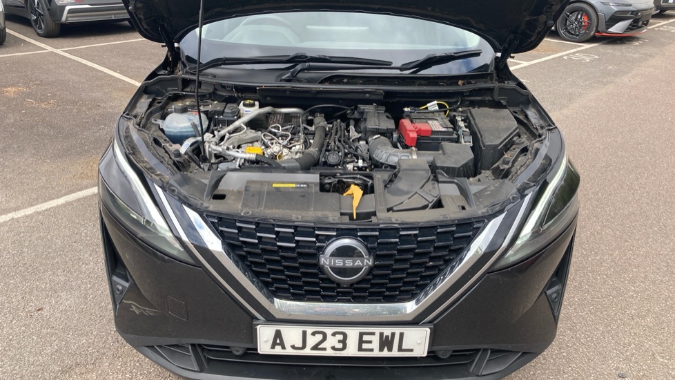 Nissan Qashqai 1.3 DiG-T MH N-Connecta 5dr Petrol Hatchback - Image 8