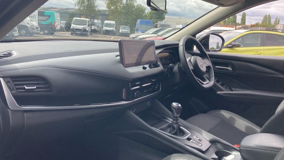 Nissan Qashqai 1.3 DiG-T MH N-Connecta 5dr Petrol Hatchback - Image 9