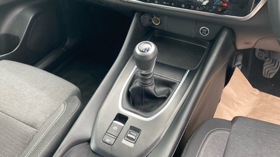 Nissan Qashqai 1.3 DiG-T MH N-Connecta 5dr Petrol Hatchback - Image 13