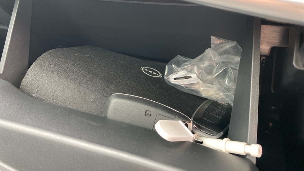 Nissan Qashqai 1.3 DiG-T MH N-Connecta 5dr Petrol Hatchback - Image 19