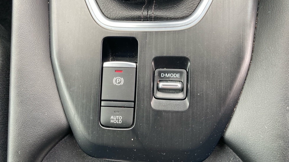 Nissan Qashqai 1.3 DiG-T MH N-Connecta 5dr Petrol Hatchback - Image 21