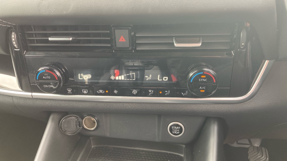 Nissan Qashqai 1.3 DiG-T MH N-Connecta 5dr Petrol Hatchback - Image 24