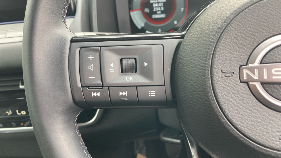Nissan Qashqai 1.3 DiG-T MH N-Connecta 5dr Petrol Hatchback - Image 25