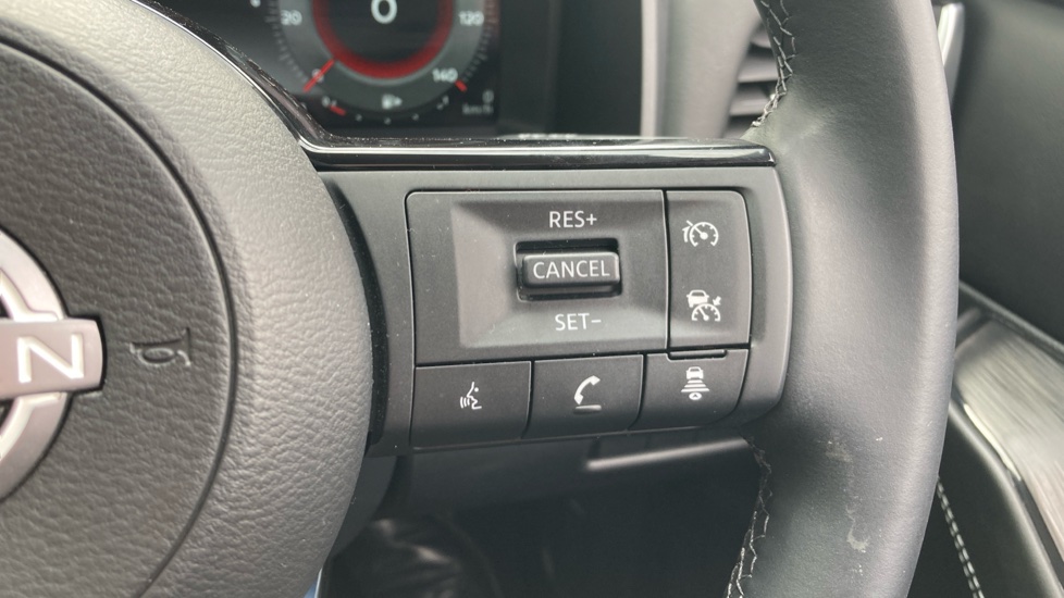 Nissan Qashqai 1.3 DiG-T MH N-Connecta 5dr Petrol Hatchback - Image 26