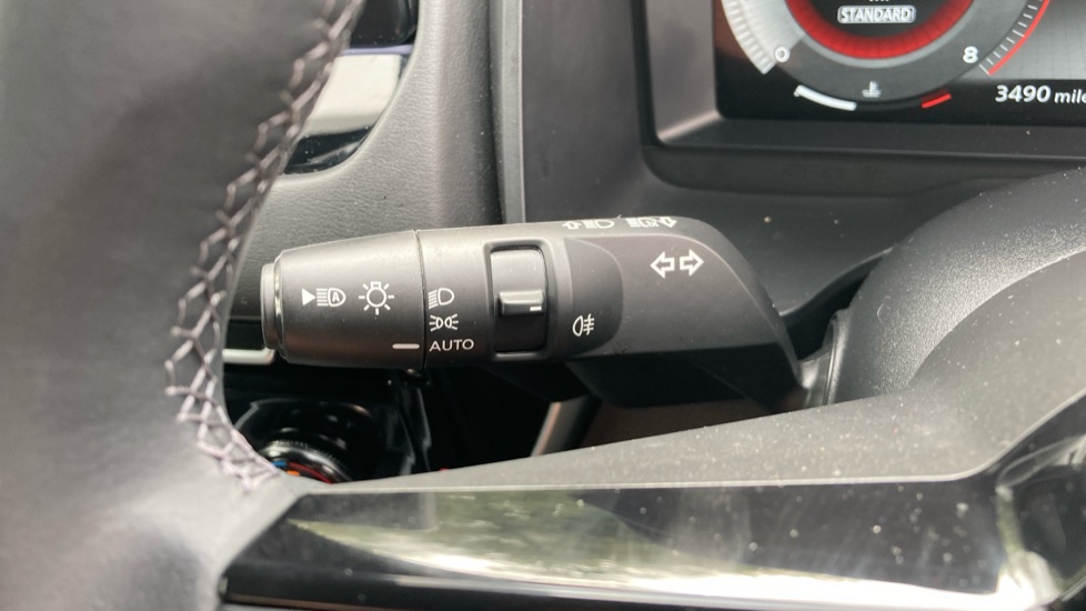Nissan Qashqai 1.3 DiG-T MH N-Connecta 5dr Petrol Hatchback - Image 28