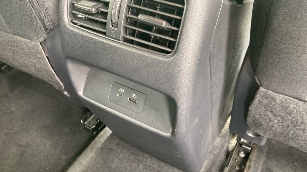 Nissan Qashqai 1.3 DiG-T MH N-Connecta 5dr Petrol Hatchback - Image 40