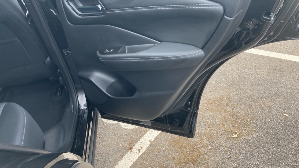 Nissan Qashqai 1.3 DiG-T MH N-Connecta 5dr Petrol Hatchback - Image 41