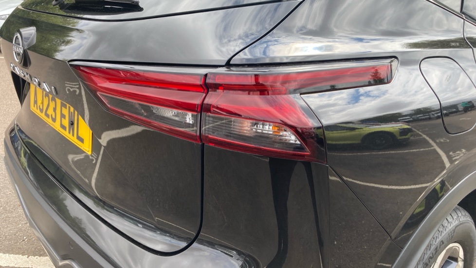 Nissan Qashqai 1.3 DiG-T MH N-Connecta 5dr Petrol Hatchback - Image 42