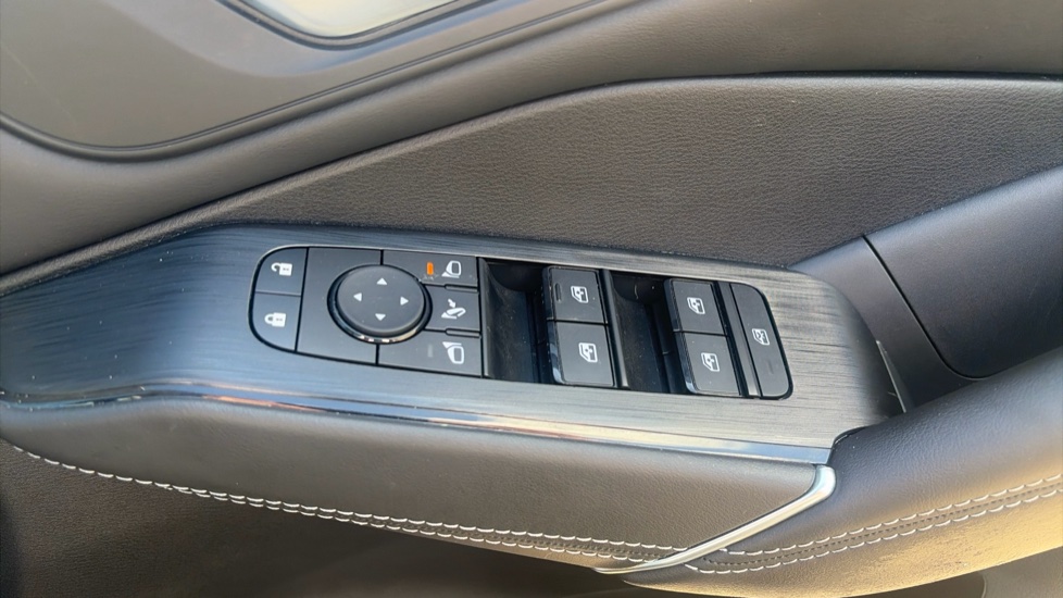 Nissan Qashqai 1.5 E-Power N-Connecta 5dr Auto Hybrid Hatchback - Image 26