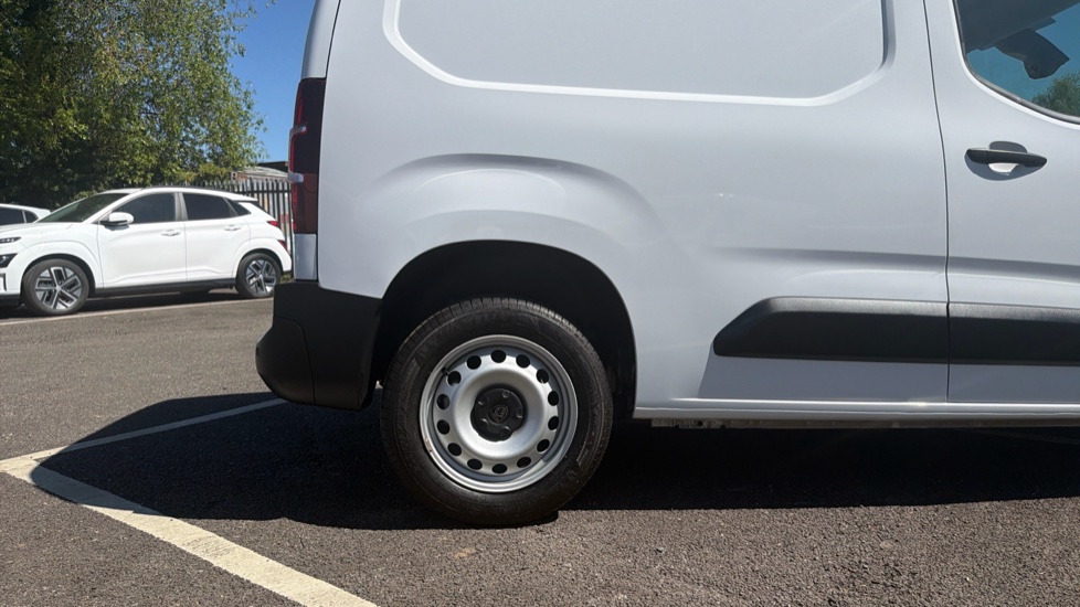 Peugeot Partner Standard Diesel 1.5 BlueHDi 130 Professional Van EAT8 - Image 7