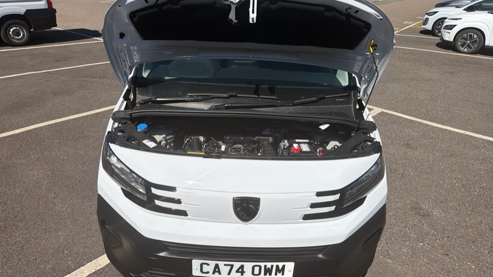 Peugeot Partner Standard Diesel 1.5 BlueHDi 130 Professional Van EAT8 - Image 8