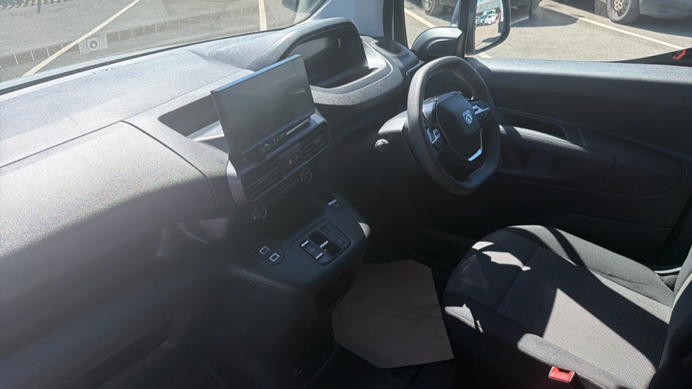 Peugeot Partner Standard Diesel 1.5 BlueHDi 130 Professional Van EAT8 - Image 9