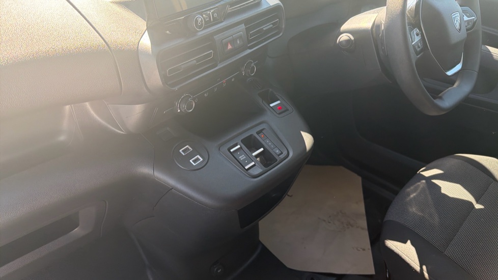 Peugeot Partner Standard Diesel 1.5 BlueHDi 130 Professional Van EAT8 - Image 13