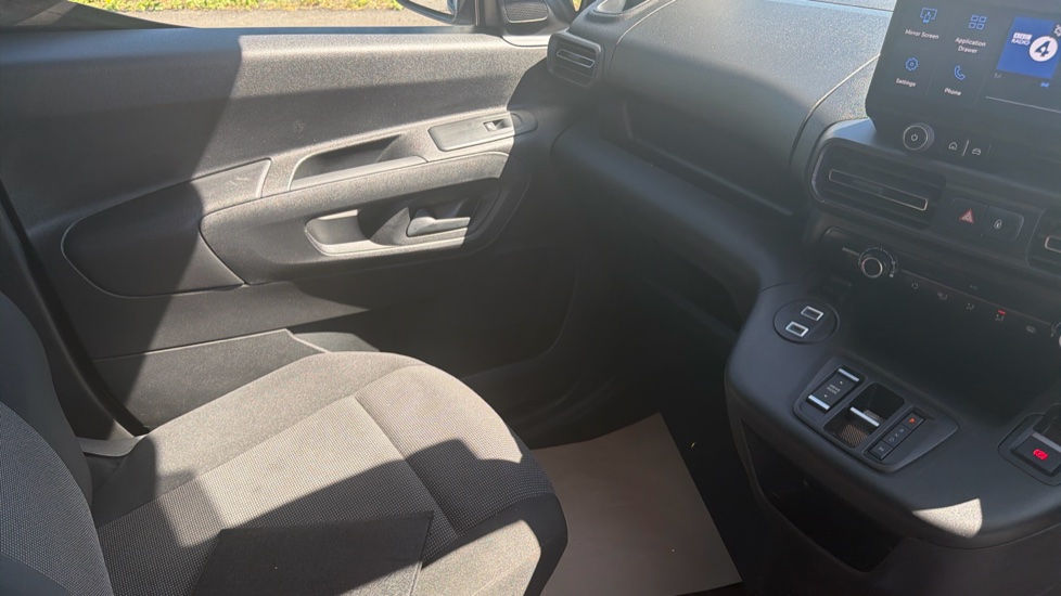 Peugeot Partner Standard Diesel 1.5 BlueHDi 130 Professional Van EAT8 - Image 14