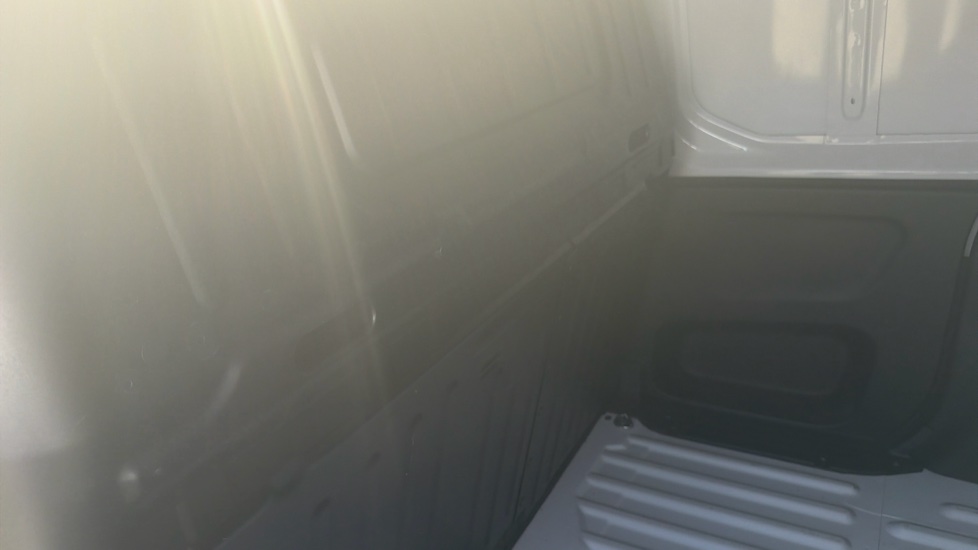 Peugeot Partner Standard Diesel 1.5 BlueHDi 130 Professional Van EAT8 - Image 15