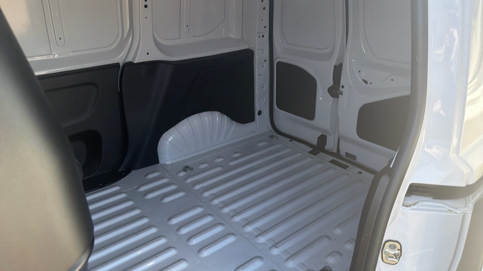 Peugeot Partner Standard Diesel 1.5 BlueHDi 130 Professional Van EAT8 - Image 16