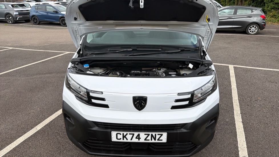 Peugeot Partner Standard Diesel 1.5 BlueHDi 130 Professional Van EAT8 - Image 8