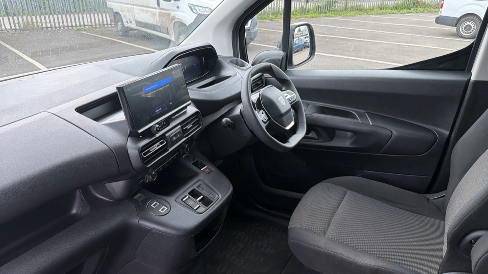 Peugeot Partner Standard Diesel 1.5 BlueHDi 130 Professional Van EAT8 - Image 9