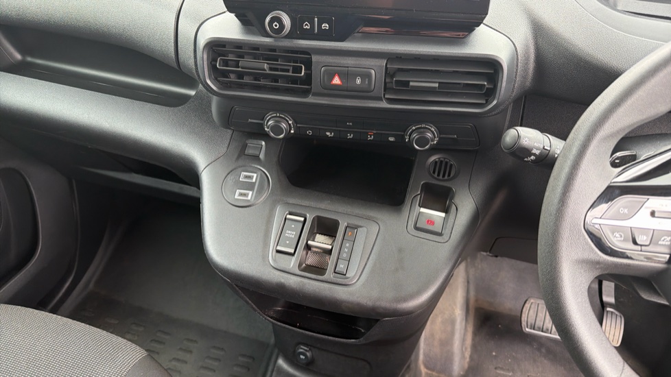 Peugeot Partner Standard Diesel 1.5 BlueHDi 130 Professional Van EAT8 - Image 13