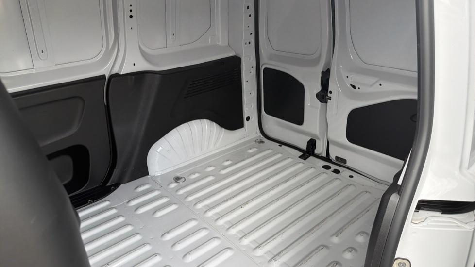 Peugeot Partner Standard Diesel 1.5 BlueHDi 130 Professional Van EAT8 - Image 15