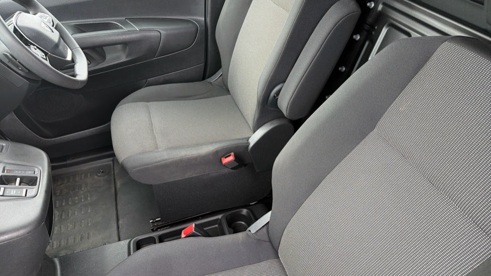 Peugeot Partner Standard Diesel 1.5 BlueHDi 130 Professional Van EAT8 - Image 17
