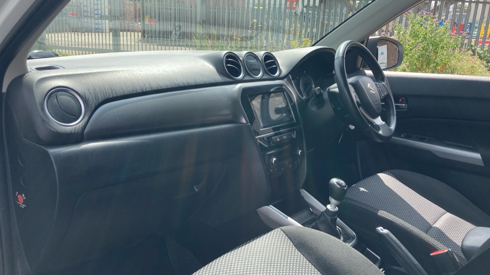 Suzuki Vitara 1.4 Boosterjet 48V Hybrid SZ-T 5dr Petrol Estate - Image 9