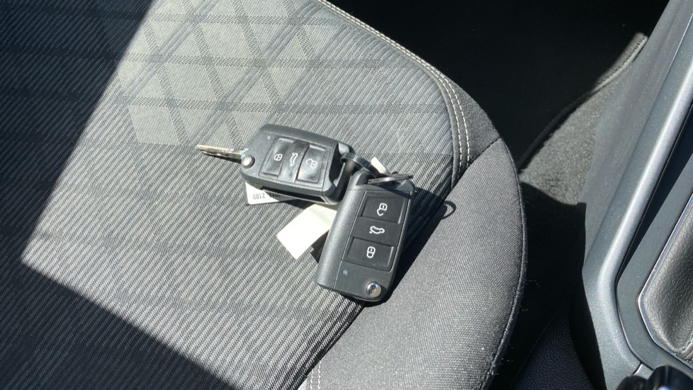 Volkswagen Taigo 1.0 TSI 110 R-Line 5dr DSG Petrol Hatchback - Image 20