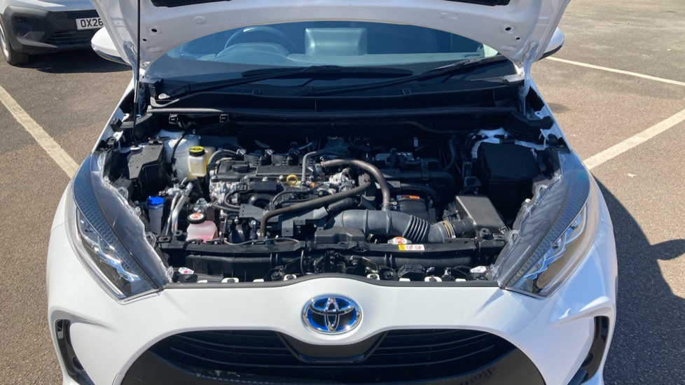 Toyota Yaris 1.5 Hybrid Design 5dr CVT Hybrid Hatchback - Image 8