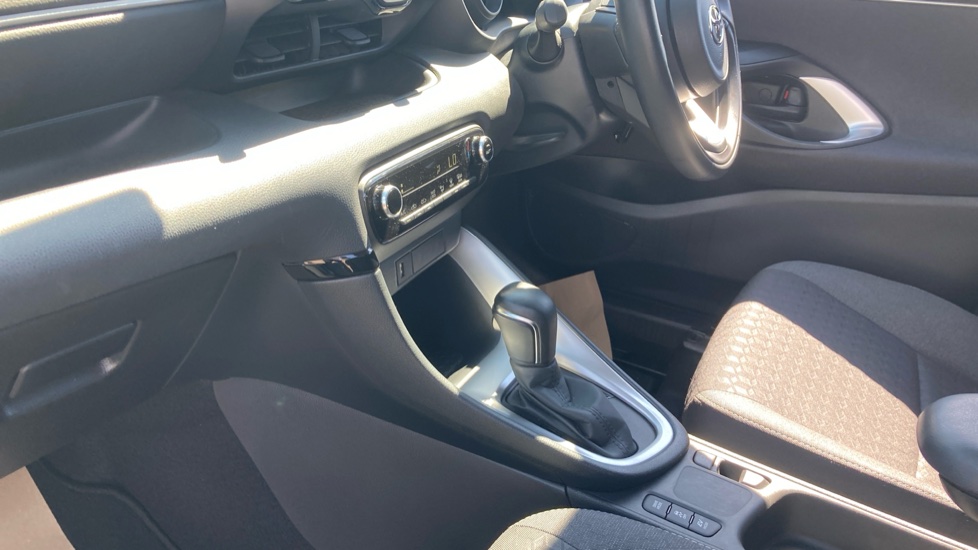 Toyota Yaris 1.5 Hybrid Design 5dr CVT Hybrid Hatchback - Image 13