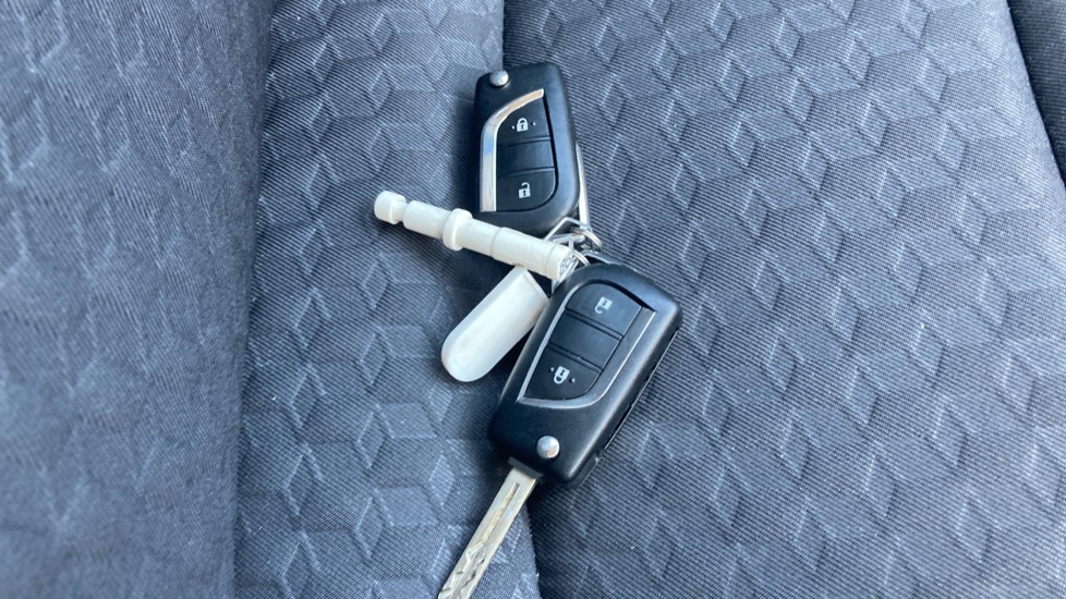 Toyota Yaris 1.5 Hybrid Design 5dr CVT Hybrid Hatchback - Image 20