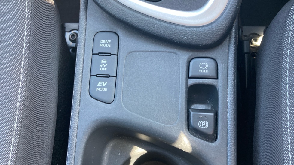 Toyota Yaris 1.5 Hybrid Design 5dr CVT Hybrid Hatchback - Image 32