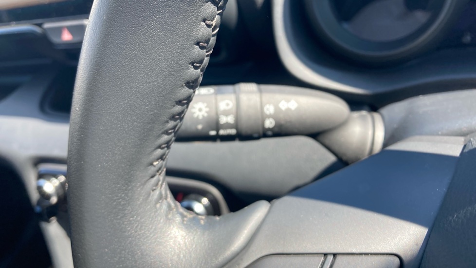 Toyota Yaris 1.5 Hybrid Design 5dr CVT Hybrid Hatchback - Image 35