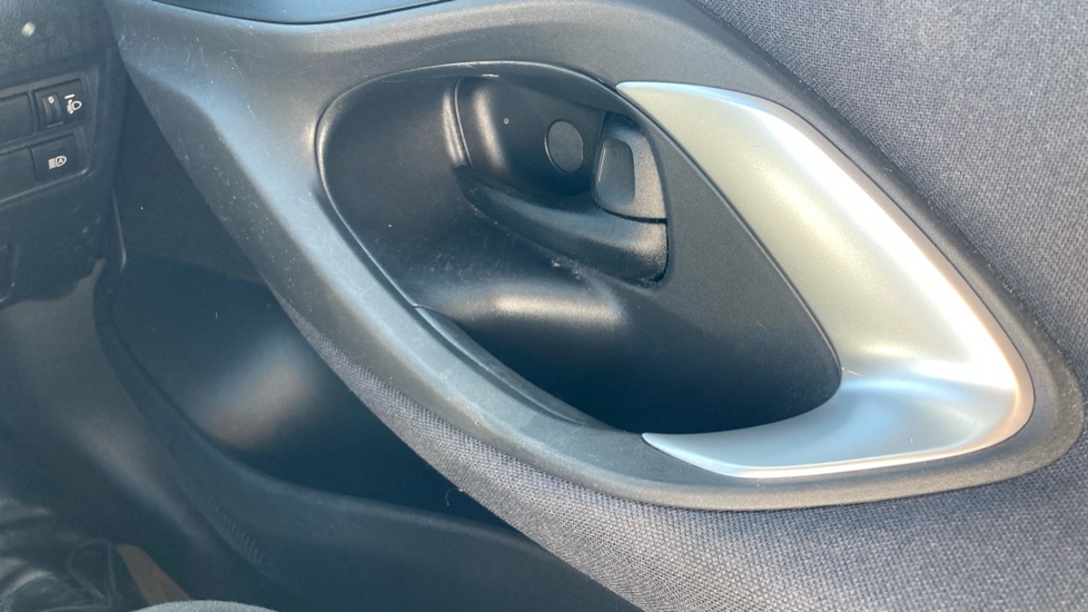 Toyota Yaris 1.5 Hybrid Design 5dr CVT Hybrid Hatchback - Image 40