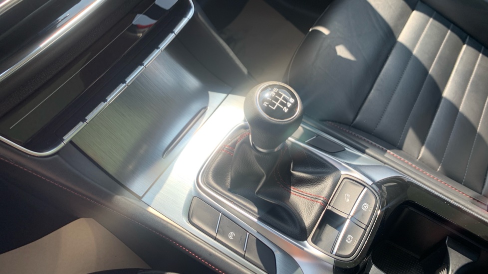 MG HS 1.5 T-GDI Exclusive 5dr Petrol Hatchback - Image 13