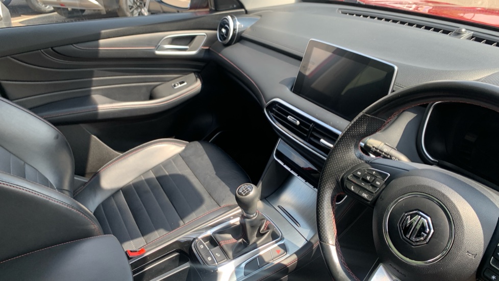 MG HS 1.5 T-GDI Exclusive 5dr Petrol Hatchback - Image 14
