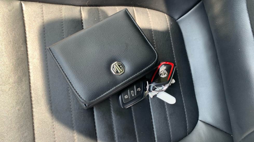 MG HS 1.5 T-GDI Exclusive 5dr Petrol Hatchback - Image 19