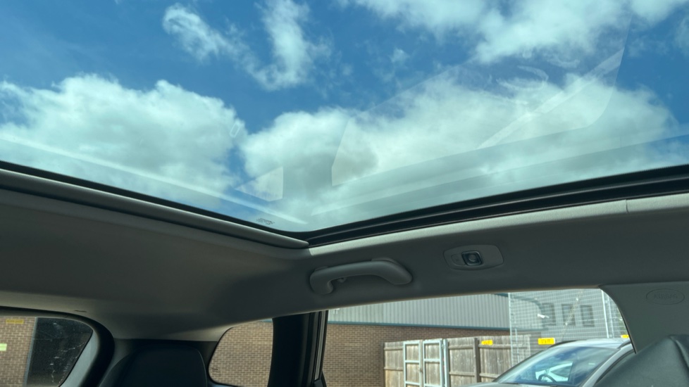 Renault Kadjar 1.3 TCE S Edition 5dr Petrol Hatchback - Image 33