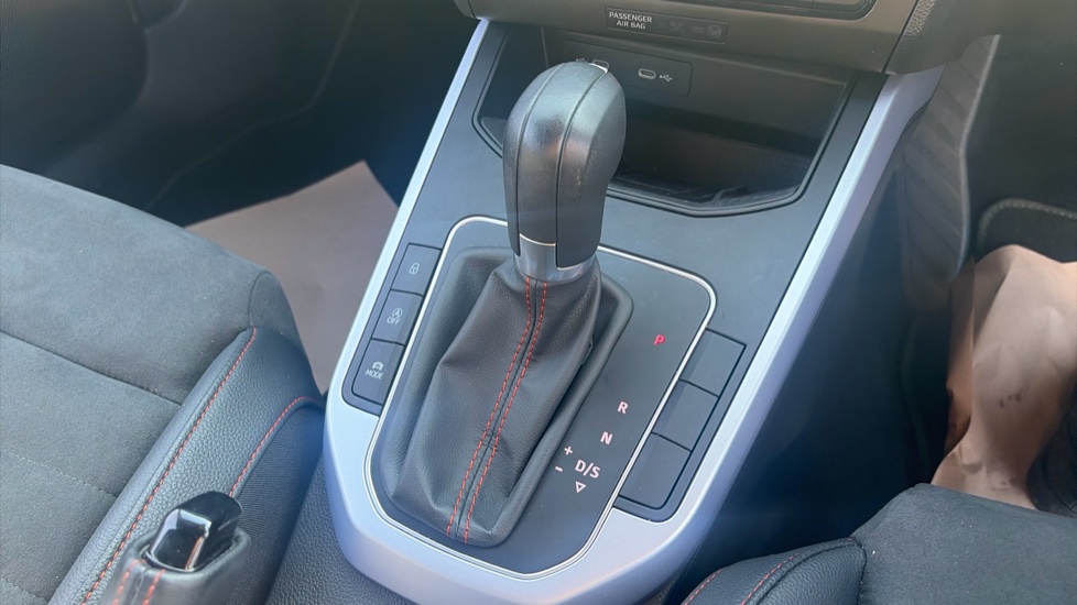SEAT Arona 1.5 TSI 150 FR Sport 5dr DSG Petrol Hatchback - Image 13