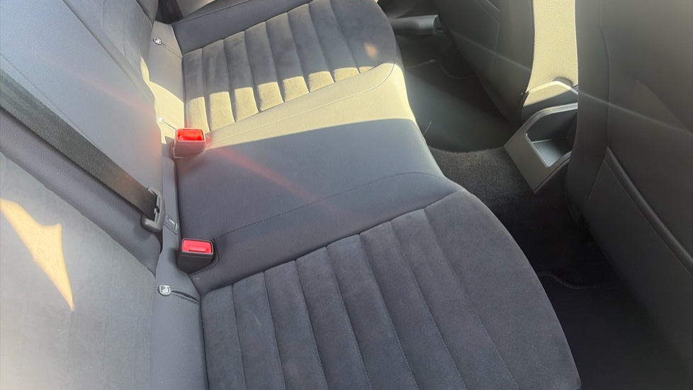 SEAT Arona 1.5 TSI 150 FR Sport 5dr DSG Petrol Hatchback - Image 16