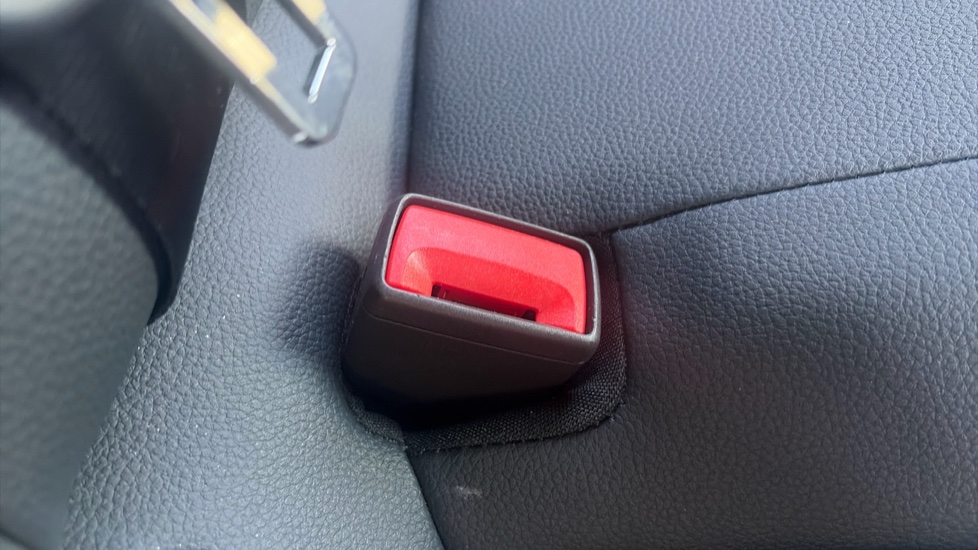 SEAT Arona 1.5 TSI 150 FR Sport 5dr DSG Petrol Hatchback - Image 17