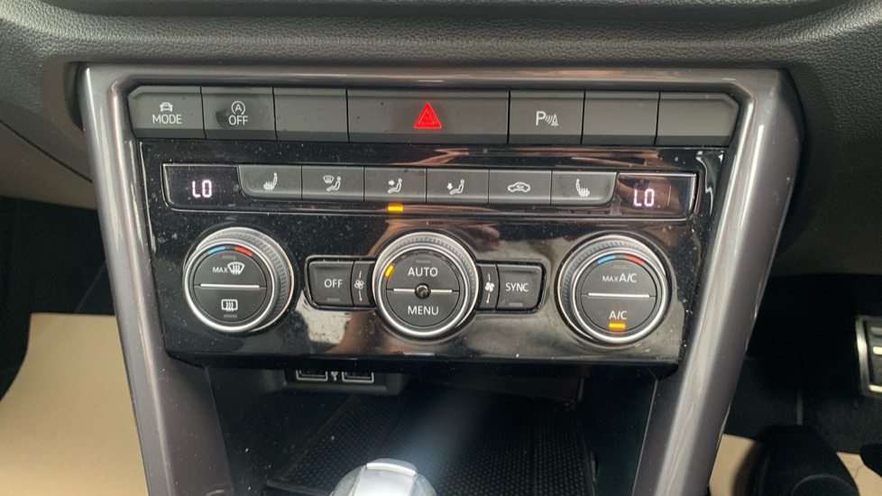 Volkswagen T-Roc 1.5 TSI EVO R-Line 5dr DSG Petrol Hatchback - Image 37