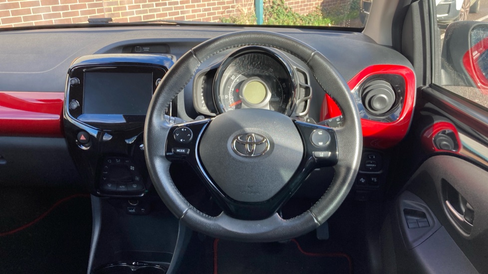 Toyota Aygo 1.0 VVT-i X-Clusiv 5dr x-shift Petrol Hatchback - Image 10
